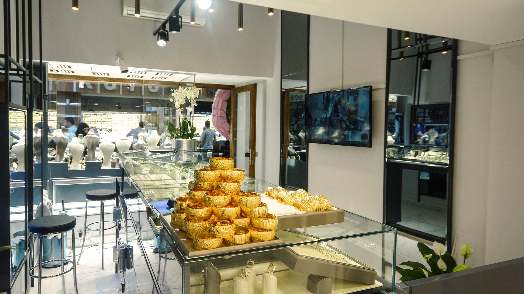 Dy Jewelry Stores | Final View